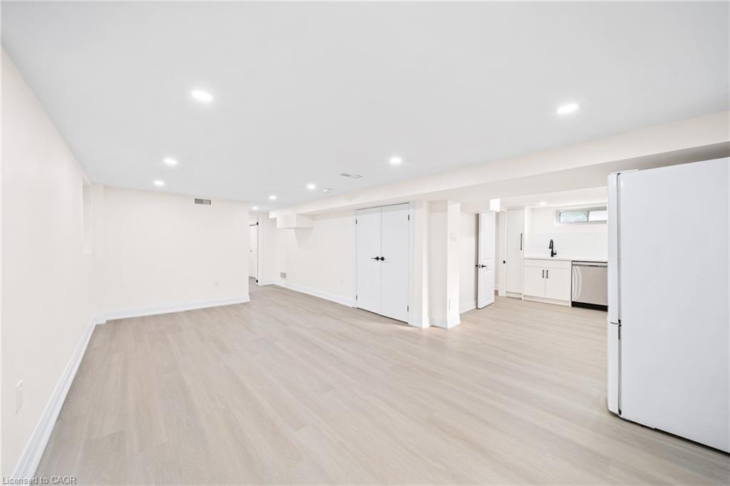 133 Inglewood Drive, Oakville, ON - Indoor Photo Showing Other Room