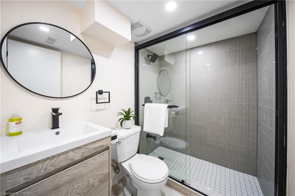133 Inglewood Drive, Oakville, ON - Indoor Photo Showing Bathroom