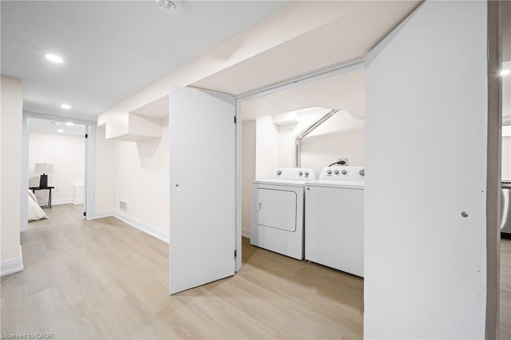 133 Inglewood Drive, Oakville, ON - Indoor Photo Showing Laundry Room