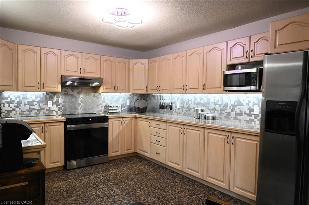 11 Apple Ridge Drive, Kitchener, ON - Indoor Photo Showing Kitchen