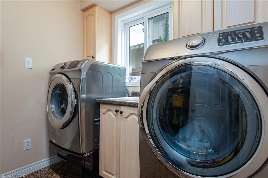 11 Apple Ridge Drive, Kitchener, ON - Indoor Photo Showing Laundry Room