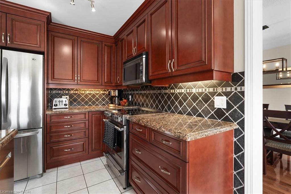 44 Tami Court, Kitchener, ON - Indoor Photo Showing Kitchen With Stainless Steel Kitchen