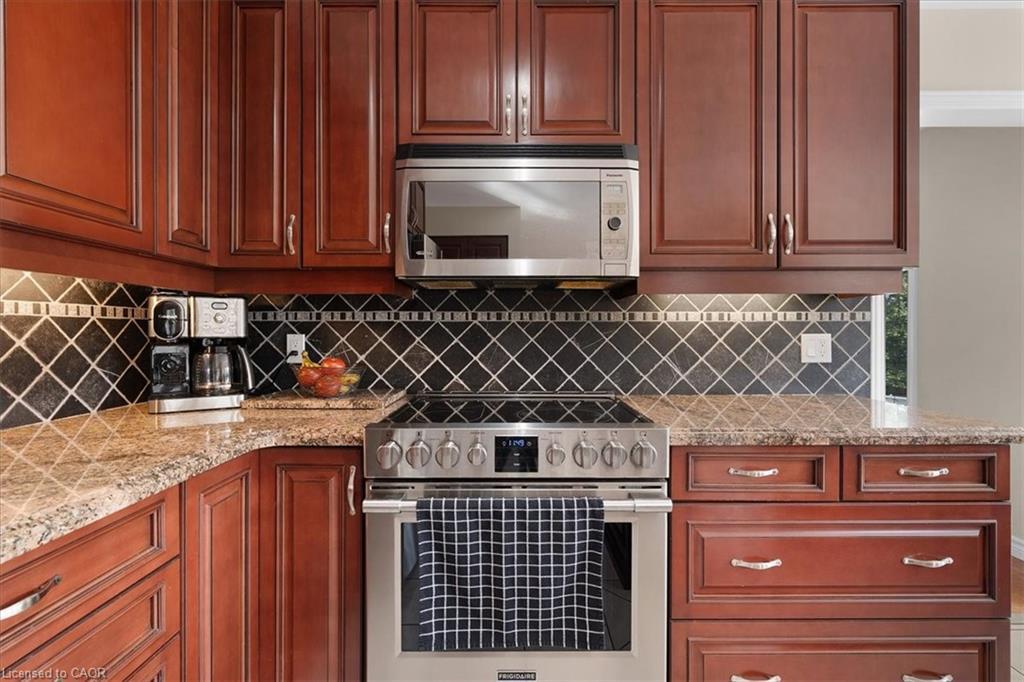 44 Tami Court, Kitchener, ON - Indoor Photo Showing Kitchen