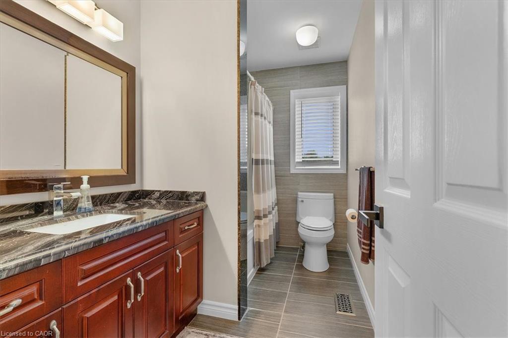 44 Tami Court, Kitchener, ON - Indoor Photo Showing Bathroom