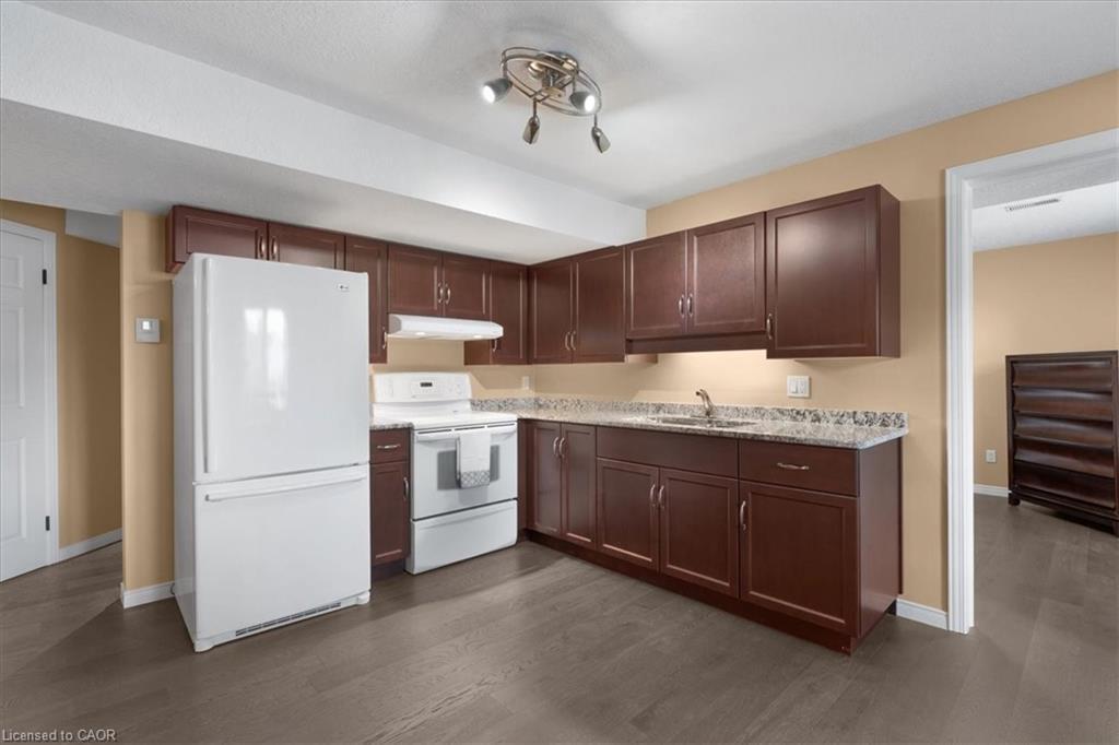 44 Tami Court, Kitchener, ON - Indoor Photo Showing Kitchen