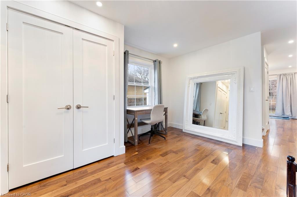 519 Regina Drive, Burlington, ON - Indoor Photo Showing Other Room