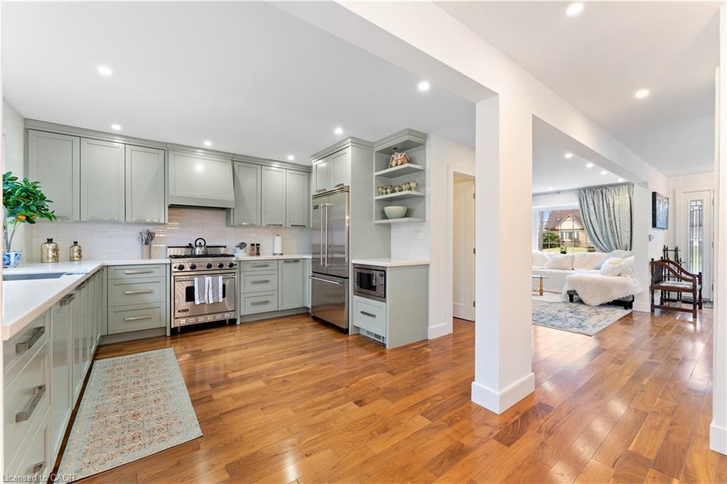 519 Regina Drive, Burlington, ON - Indoor Photo Showing Kitchen With Upgraded Kitchen