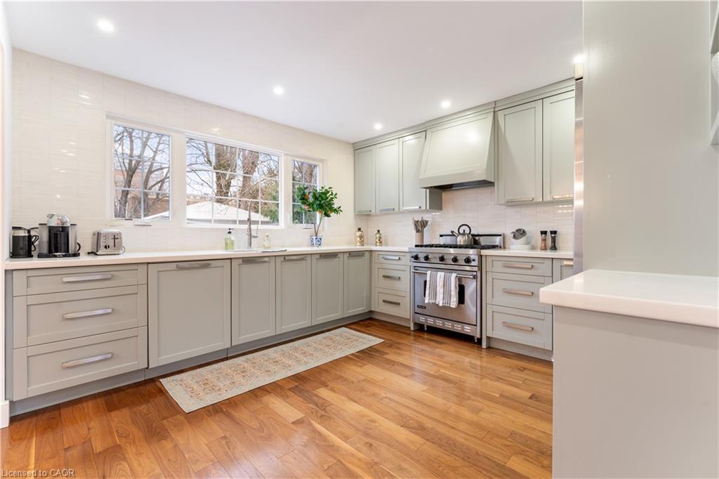 519 Regina Drive, Burlington, ON - Indoor Photo Showing Kitchen With Upgraded Kitchen