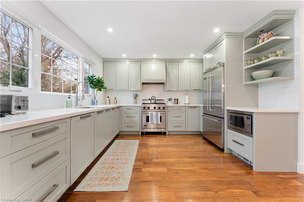 519 Regina Drive, Burlington, ON - Indoor Photo Showing Kitchen With Upgraded Kitchen