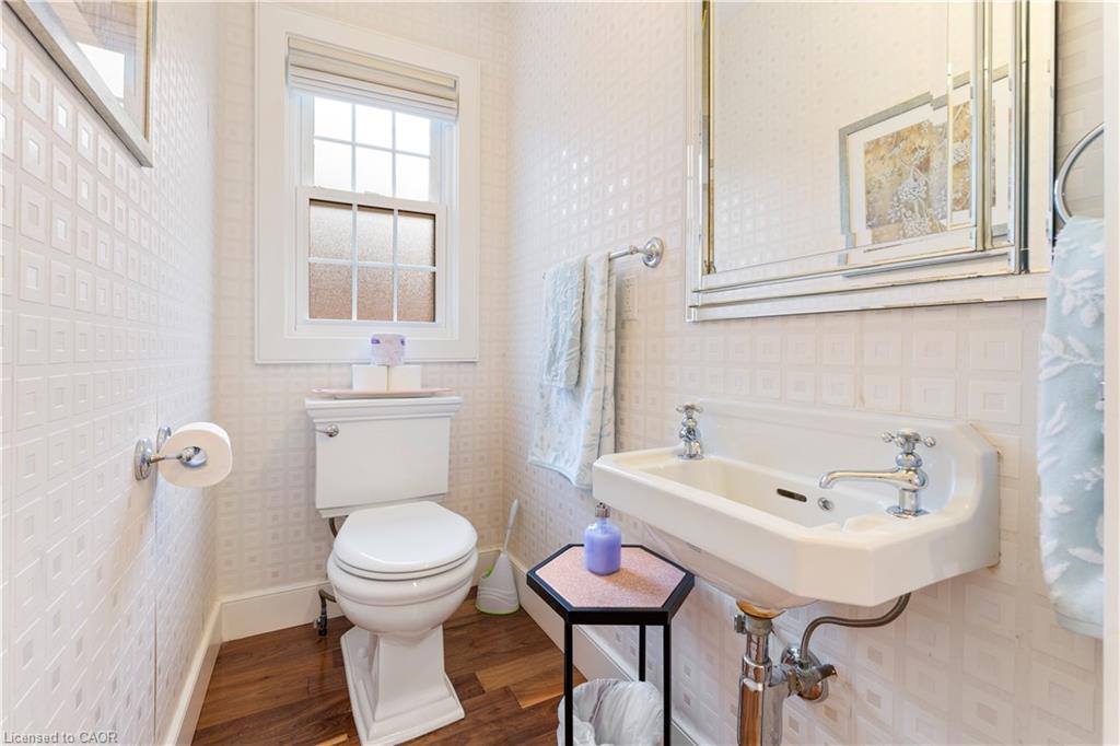 519 Regina Drive, Burlington, ON - Indoor Photo Showing Bathroom