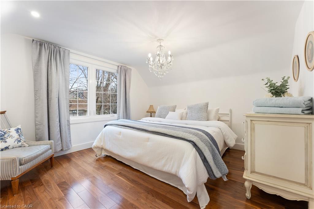 519 Regina Drive, Burlington, ON - Indoor Photo Showing Bedroom
