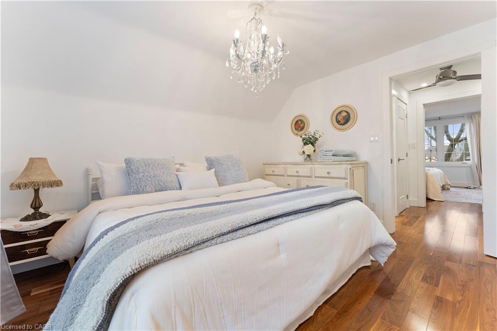 519 Regina Drive, Burlington, ON - Indoor Photo Showing Bedroom