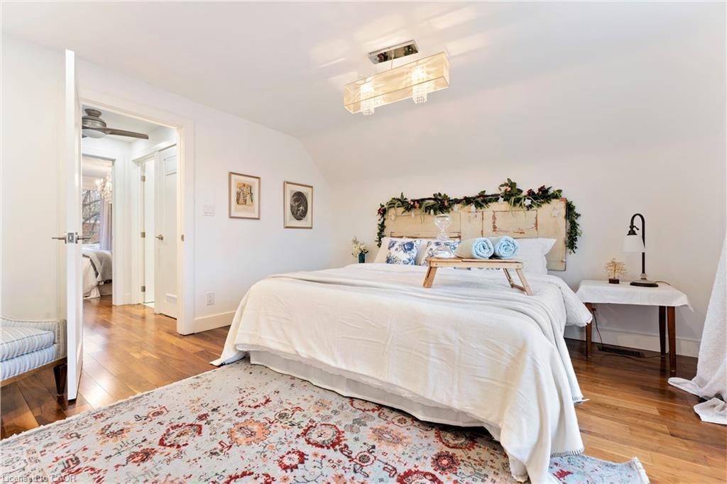519 Regina Drive, Burlington, ON - Indoor Photo Showing Bedroom