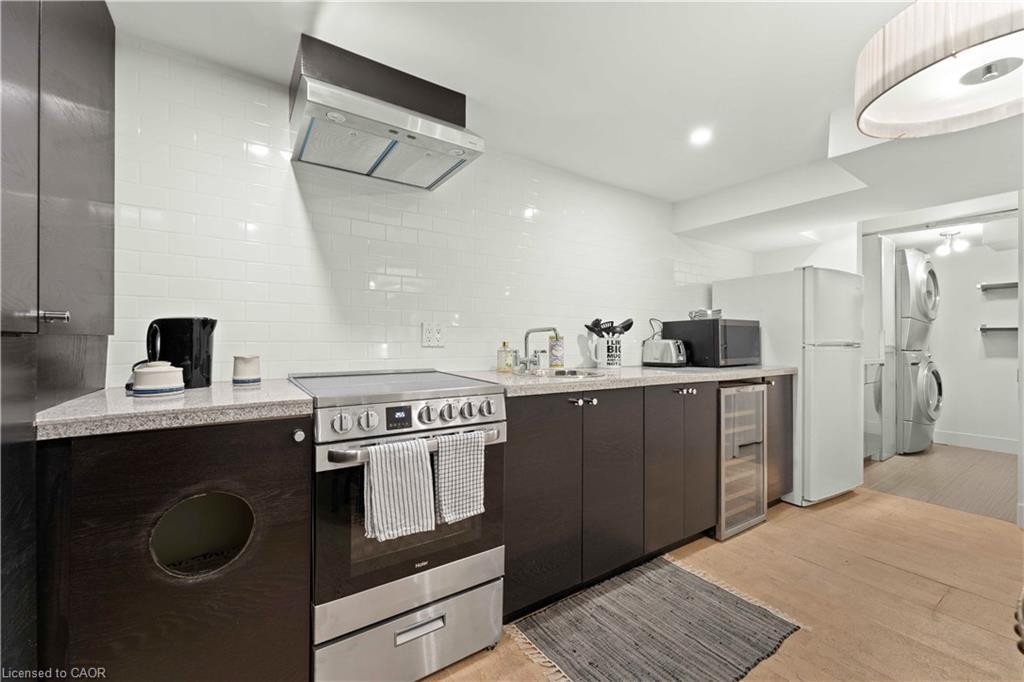 519 Regina Drive, Burlington, ON - Indoor Photo Showing Kitchen