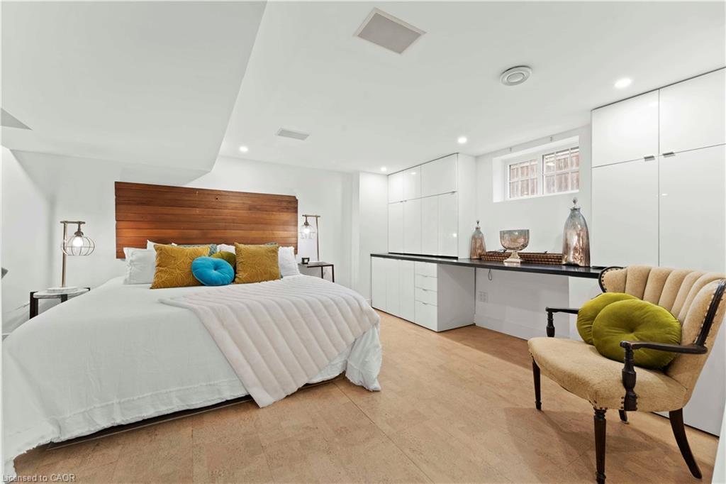 519 Regina Drive, Burlington, ON - Indoor Photo Showing Bedroom