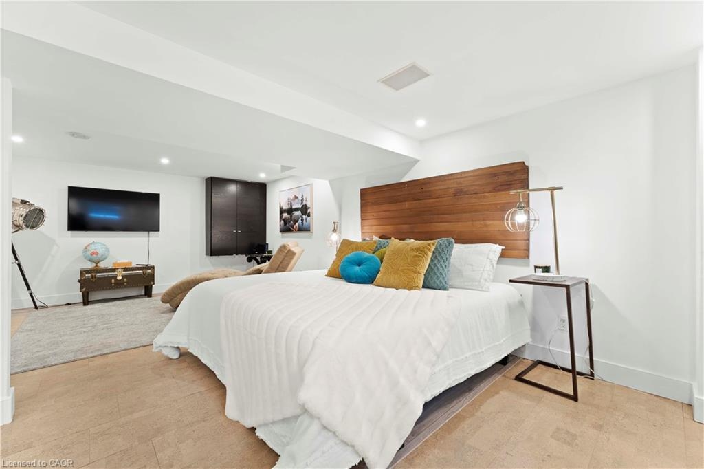 519 Regina Drive, Burlington, ON - Indoor Photo Showing Bedroom
