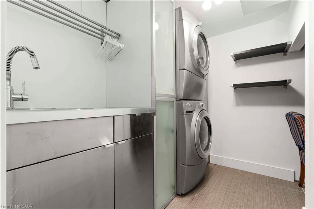 519 Regina Drive, Burlington, ON - Indoor Photo Showing Laundry Room