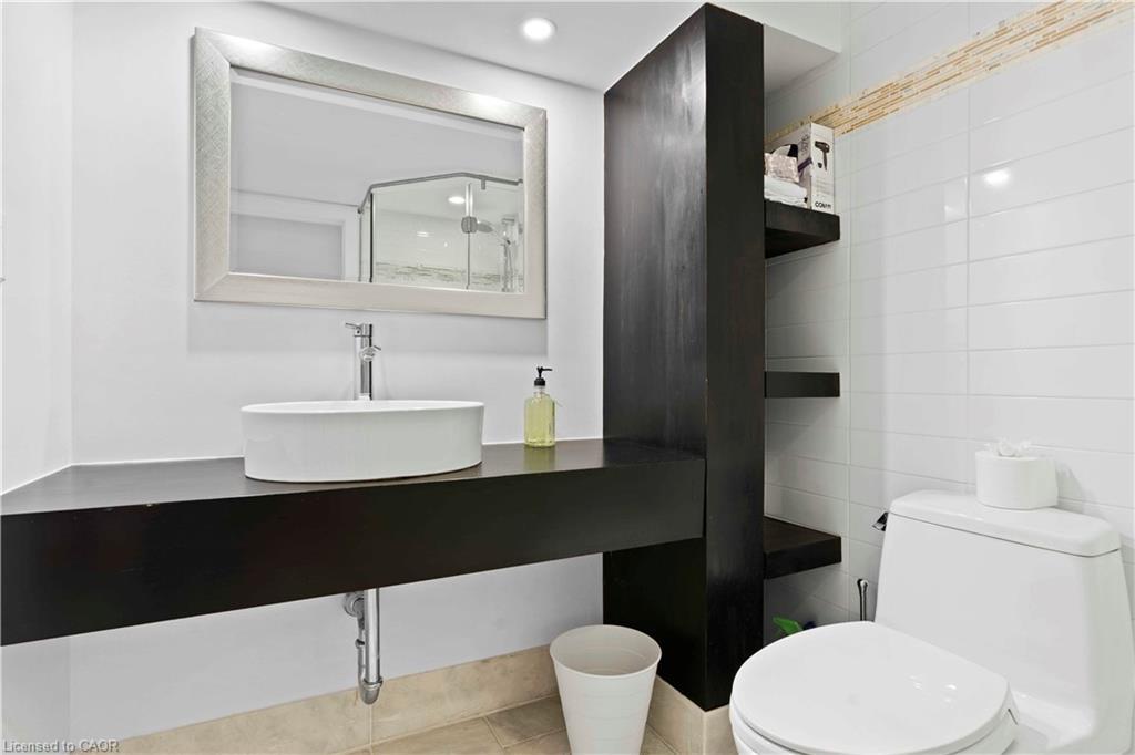 519 Regina Drive, Burlington, ON - Indoor Photo Showing Bathroom