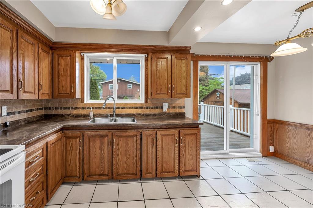 85 East 45Th Street, Hamilton, ON - Indoor Photo Showing Kitchen With Double Sink