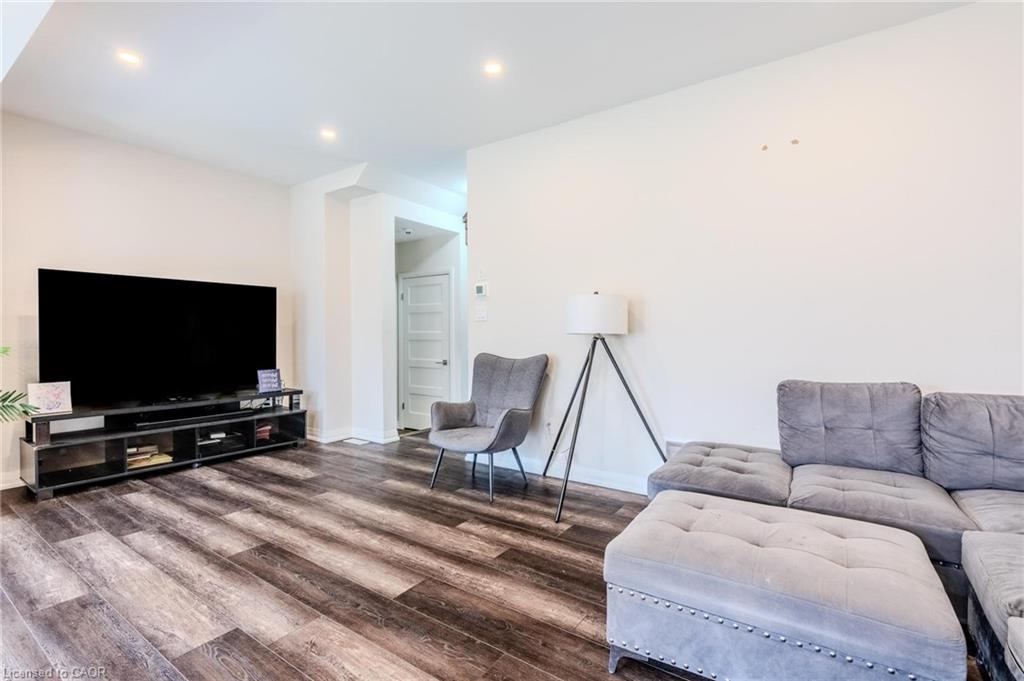 78 Jayla Lane, Smithville, ON - Indoor Photo Showing Living Room
