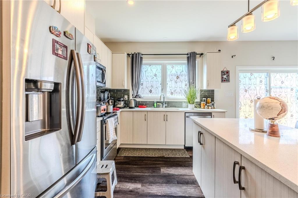 78 Jayla Lane, Smithville, ON - Indoor Photo Showing Kitchen