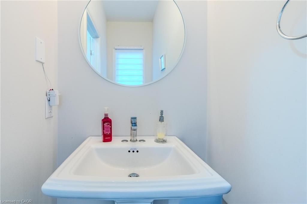 78 Jayla Lane, Smithville, ON - Indoor Photo Showing Bathroom