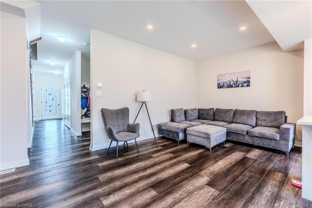 78 Jayla Lane, Smithville, ON - Indoor Photo Showing Living Room