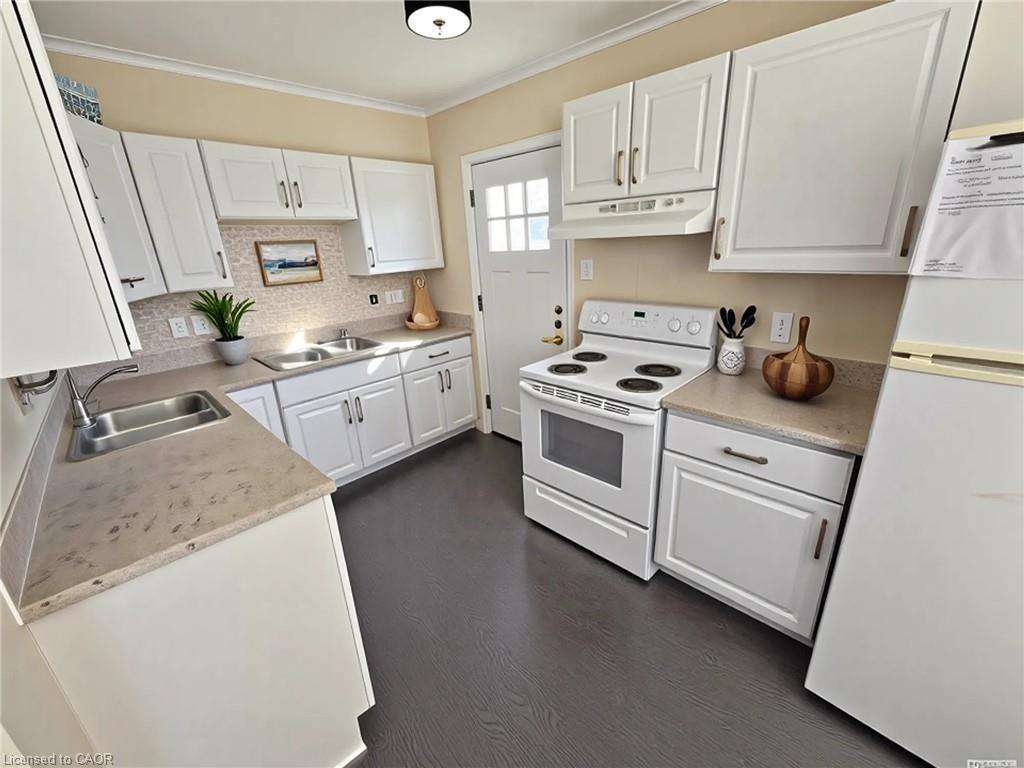 77 Blackfriars Street, London, ON - Indoor Photo Showing Kitchen With Double Sink