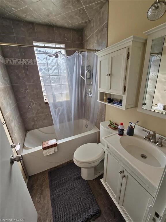 77 Blackfriars Street, London, ON - Indoor Photo Showing Bathroom