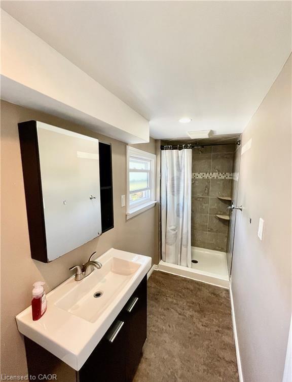 77 Blackfriars Street, London, ON - Indoor Photo Showing Bathroom