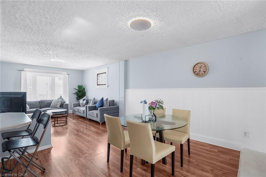 4586 Fifth Avenue, Niagara Falls, ON - Indoor Photo Showing Dining Room