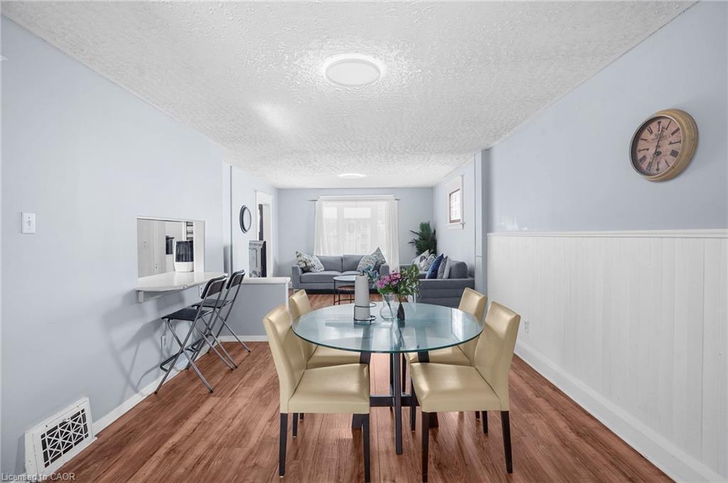 4586 Fifth Avenue, Niagara Falls, ON - Indoor Photo Showing Dining Room