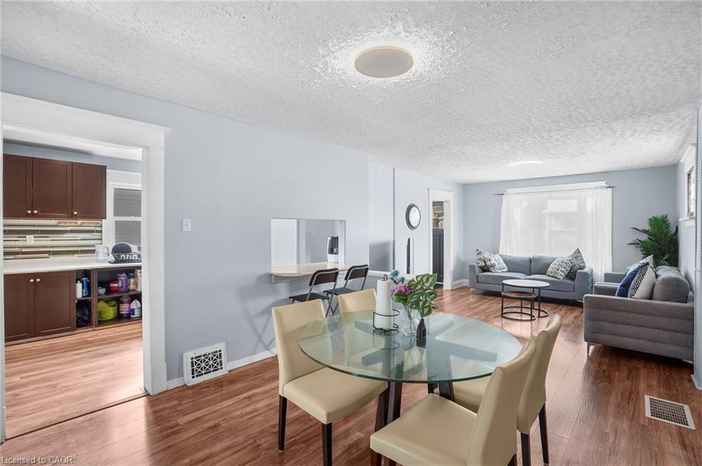 4586 Fifth Avenue, Niagara Falls, ON - Indoor