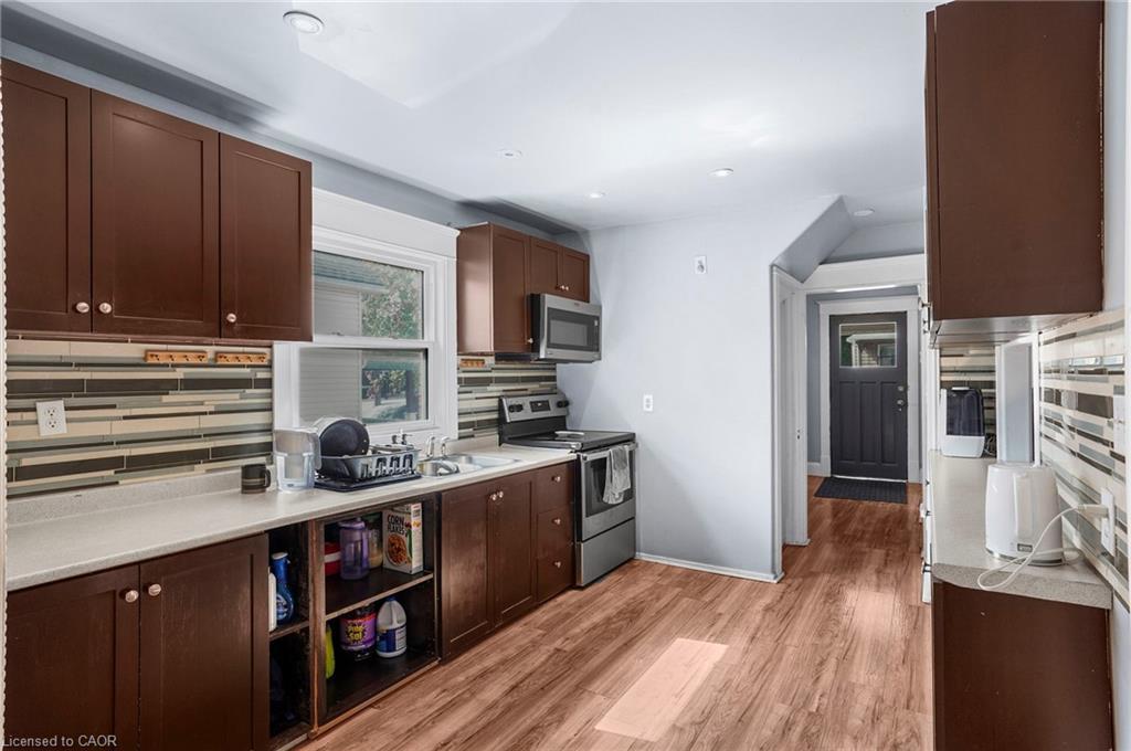 4586 Fifth Avenue, Niagara Falls, ON - Indoor Photo Showing Kitchen
