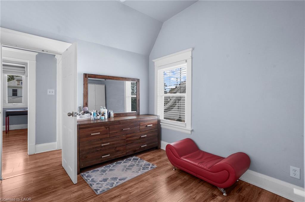 4586 Fifth Avenue, Niagara Falls, ON - Indoor