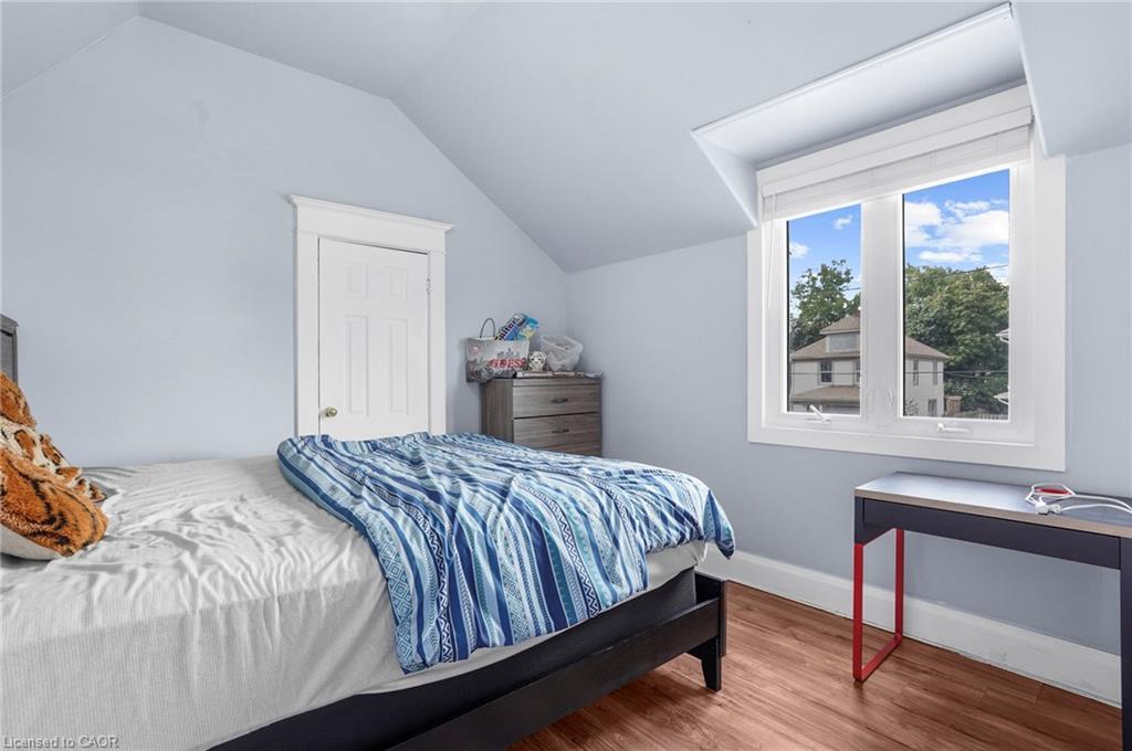 4586 Fifth Avenue, Niagara Falls, ON - Indoor Photo Showing Bedroom