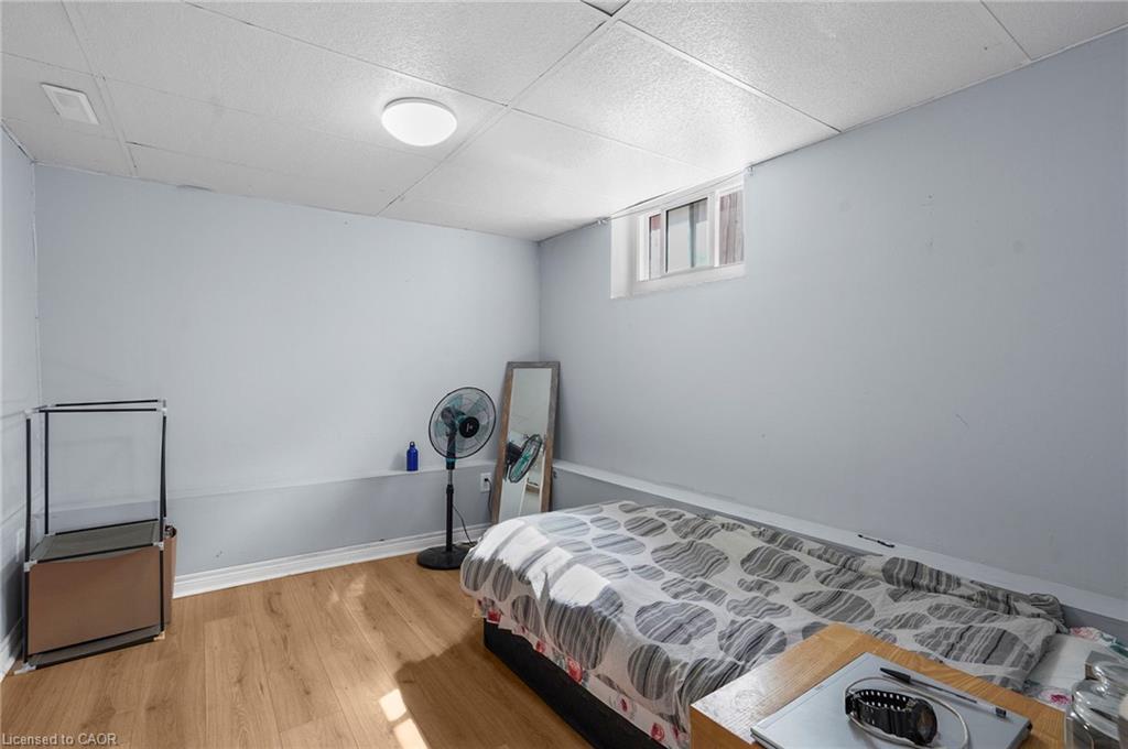 4586 Fifth Avenue, Niagara Falls, ON - Indoor Photo Showing Bedroom