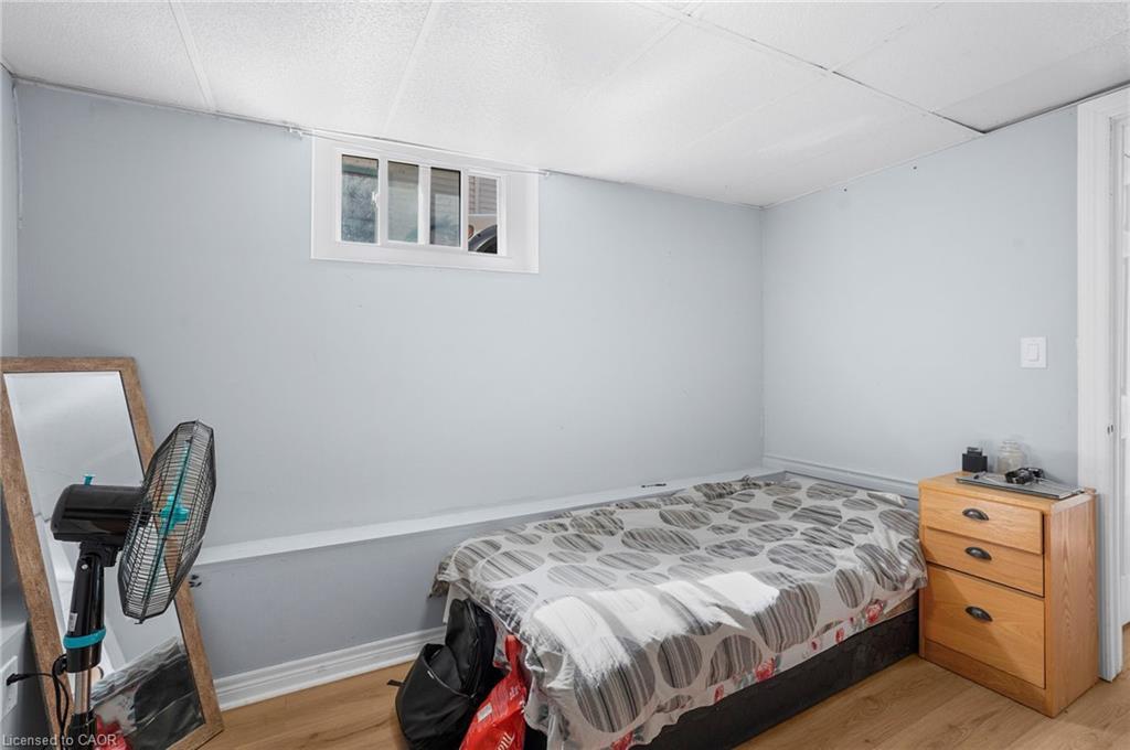 4586 Fifth Avenue, Niagara Falls, ON - Indoor Photo Showing Bedroom