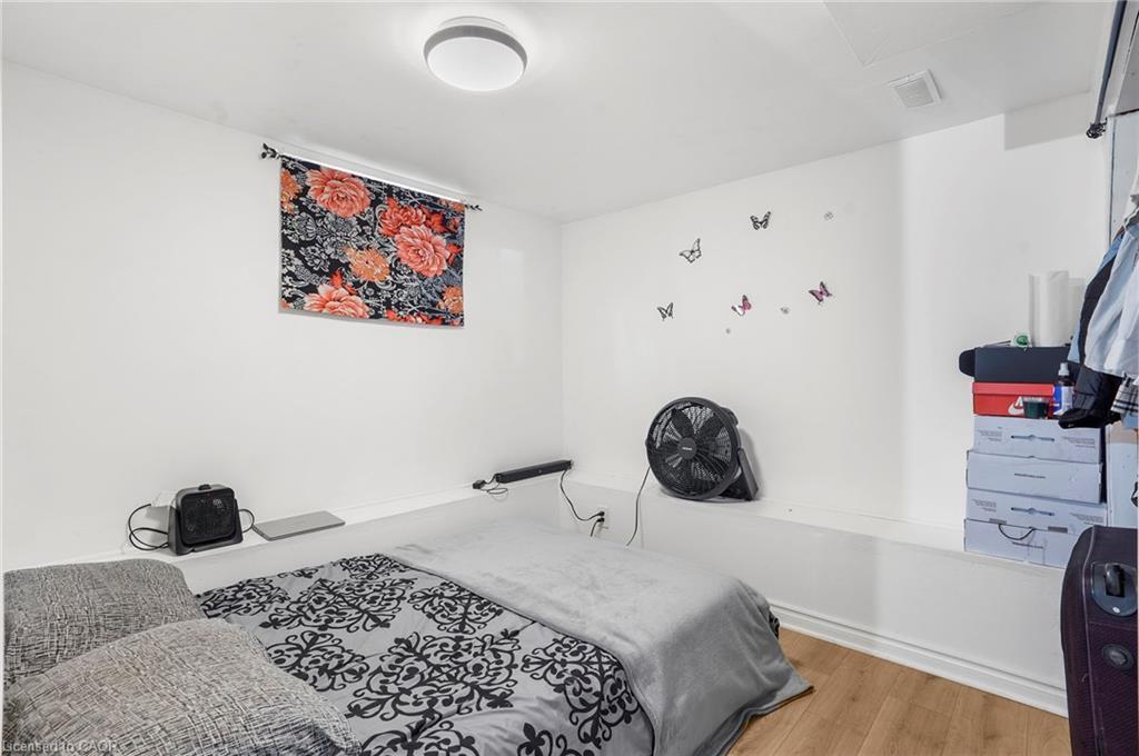 4586 Fifth Avenue, Niagara Falls, ON - Indoor Photo Showing Bedroom