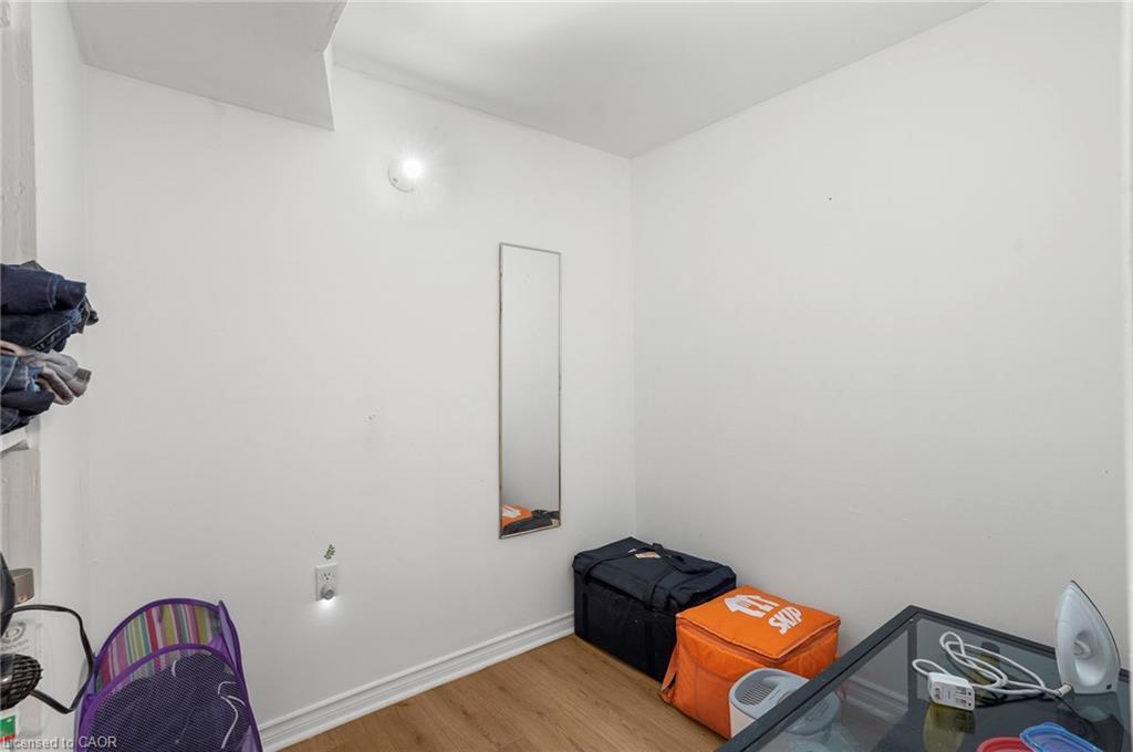 4586 Fifth Avenue, Niagara Falls, ON - Indoor