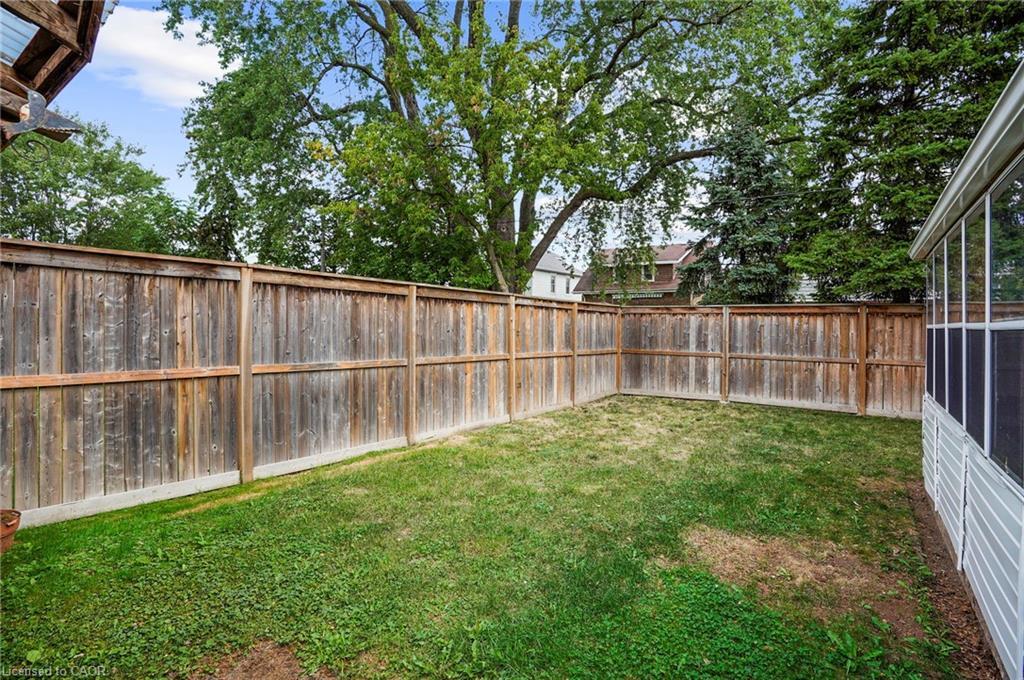 4586 Fifth Avenue, Niagara Falls, ON - Outdoor With Backyard