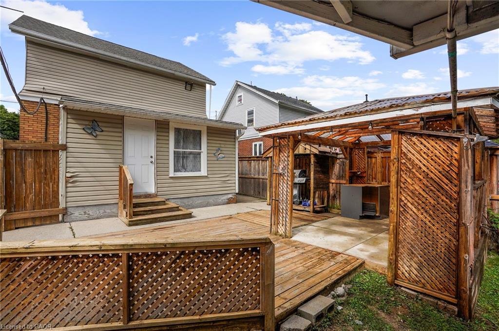 4586 Fifth Avenue, Niagara Falls, ON - Outdoor With Deck Patio Veranda With Exterior