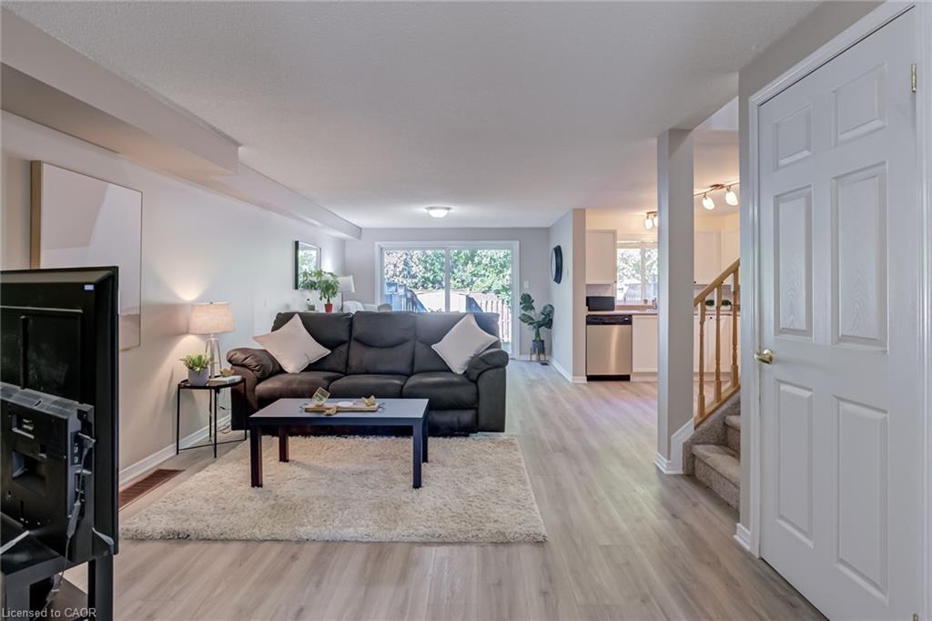 2071 Osbond Road, Innisfil, ON - Indoor Photo Showing Living Room