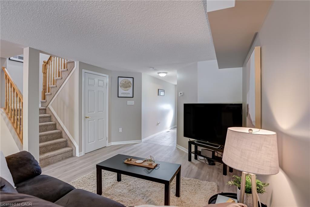 2071 Osbond Road, Innisfil, ON - Indoor Photo Showing Living Room