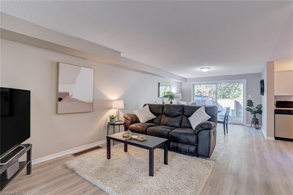 2071 Osbond Road, Innisfil, ON - Indoor Photo Showing Living Room