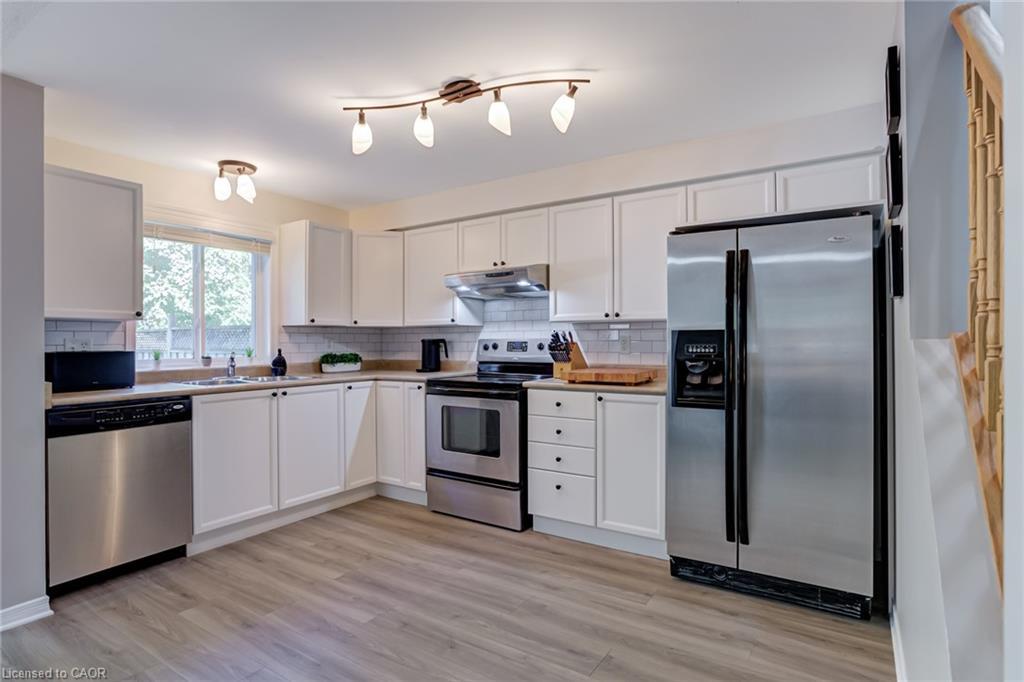 2071 Osbond Road, Innisfil, ON - Indoor Photo Showing Kitchen