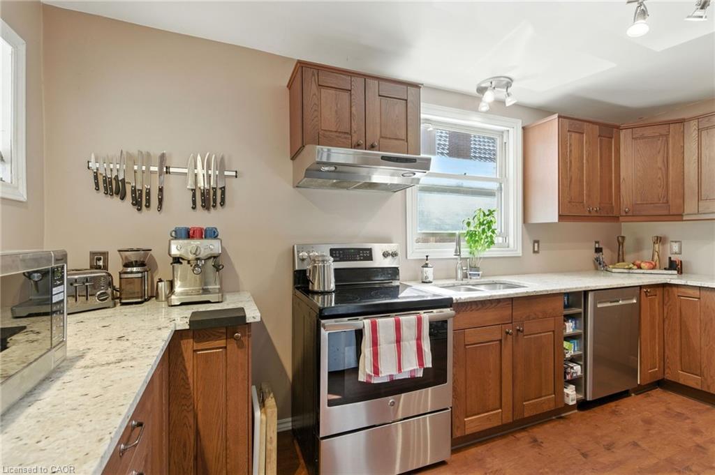 608 Fennell Avenue E, Hamilton, ON - Indoor Photo Showing Kitchen