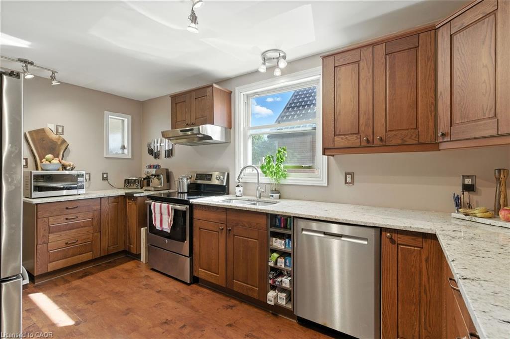 608 Fennell Avenue E, Hamilton, ON - Indoor Photo Showing Kitchen With Stainless Steel Kitchen