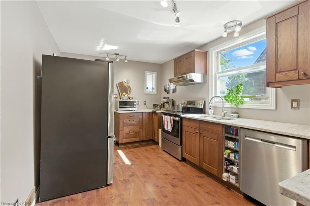 608 Fennell Avenue E, Hamilton, ON - Indoor Photo Showing Kitchen With Stainless Steel Kitchen