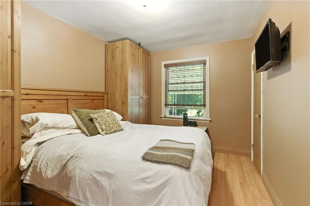 608 Fennell Avenue E, Hamilton, ON - Indoor Photo Showing Bedroom